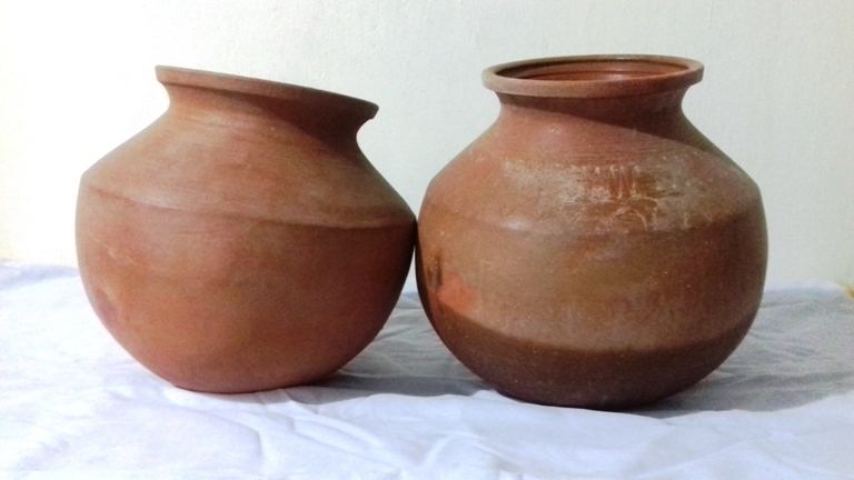 A pair of Mud pots - Clay pots